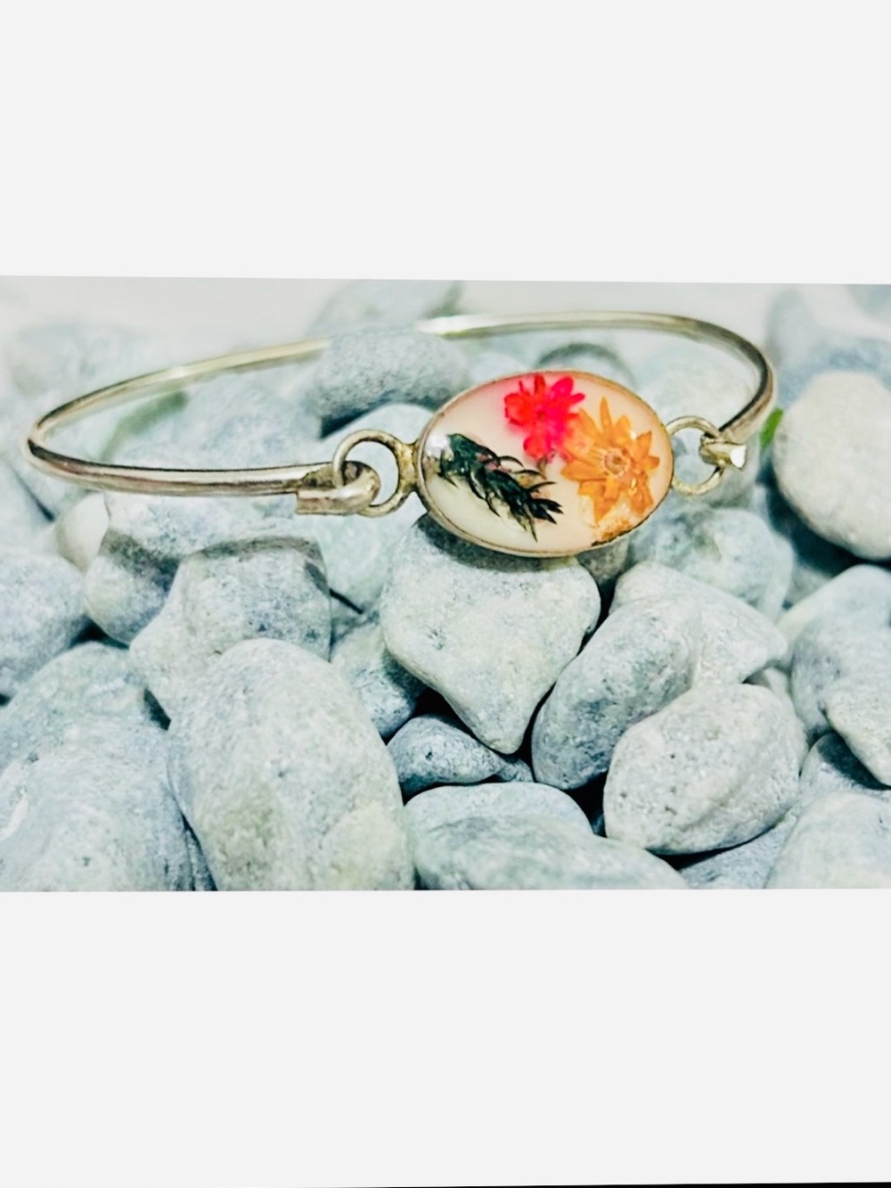 🌺 Silver-Tone Floral Oval Charm Bangle Bracelet